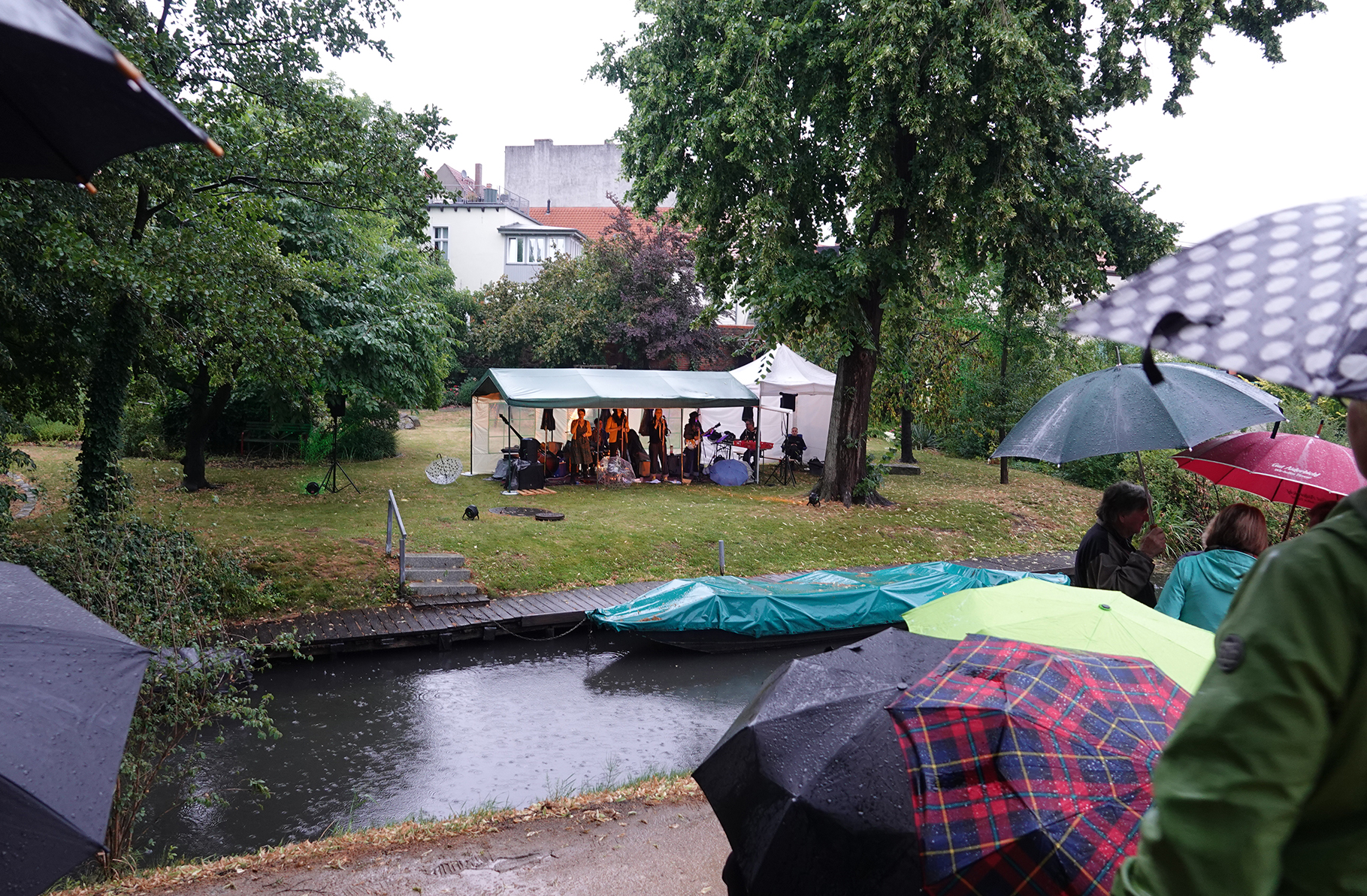 Kahnnacht trotzt dem Regen